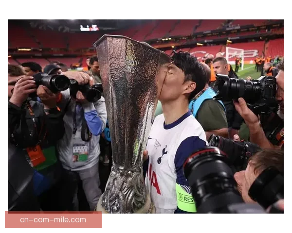 孙兴慜接受热刺官网采访称希望带领球队夺得荣誉与奖杯