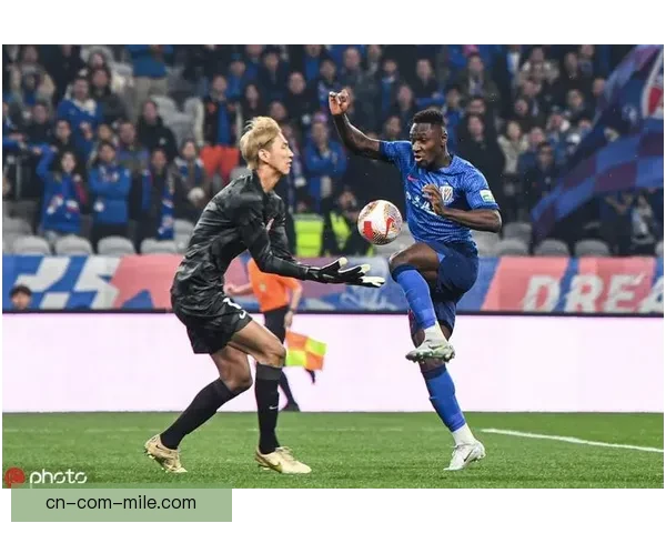 马莱莱在上海申花屡失良机但展现强大冲击力助球队进攻持续威胁